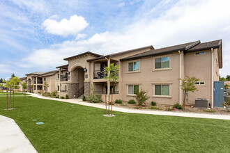 Dante Apartments in Fresno, CA - Building Photo - Building Photo