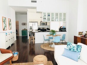 7290 SW 90th St in Miami, FL - Building Photo - Building Photo