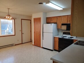 438 Western Ave in Fergus Falls, MN - Building Photo - Building Photo