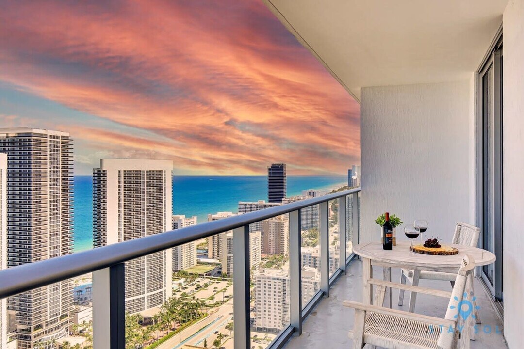 4010 S Ocean Dr in Hollywood, FL - Building Photo