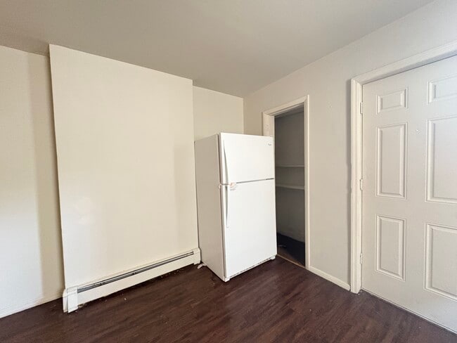 146 Broadway, Unit 1R in Bayonne, NJ - Foto de edificio - Building Photo