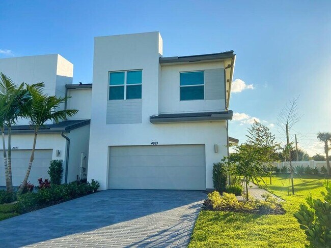 4819 Navali Dr in Wellington, FL - Building Photo - Building Photo