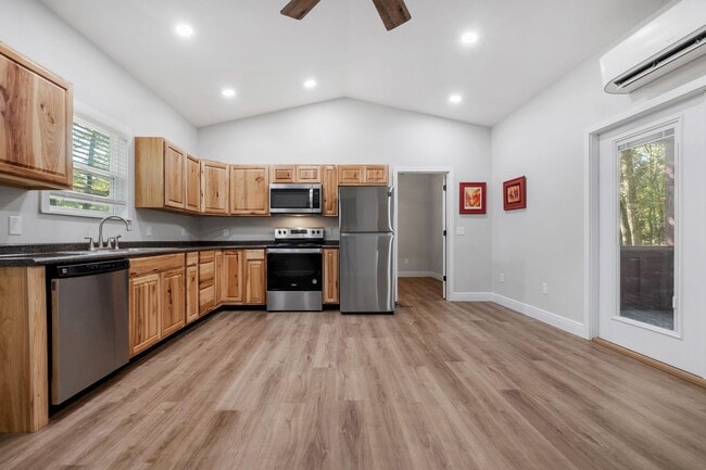 70 Fonigan Rd in Sopchoppy, FL - Building Photo - Building Photo