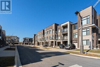 2459 Belt Ln in Oakville, ON - Building Photo - Building Photo