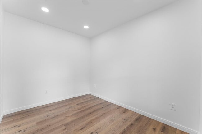 property at 1507 N Durham Dr