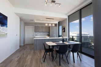 801 S Miami Ave, Unit 5409 in Miami, FL - Building Photo - Building Photo