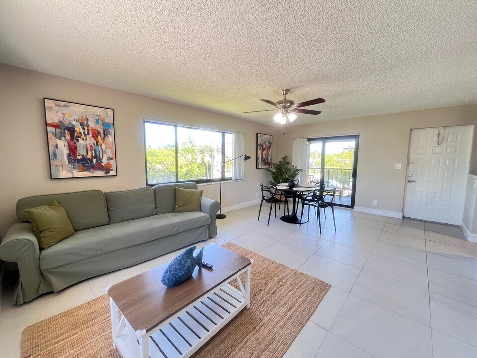 6499 NE 7th Ave in Boca Raton, FL - Building Photo