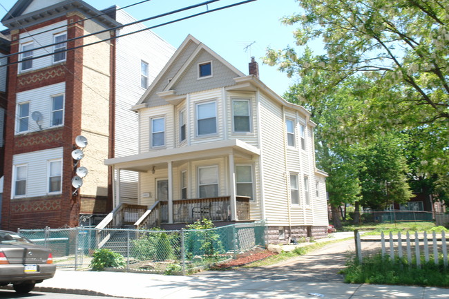 100 State St in Perth Amboy, NJ - Building Photo - Building Photo