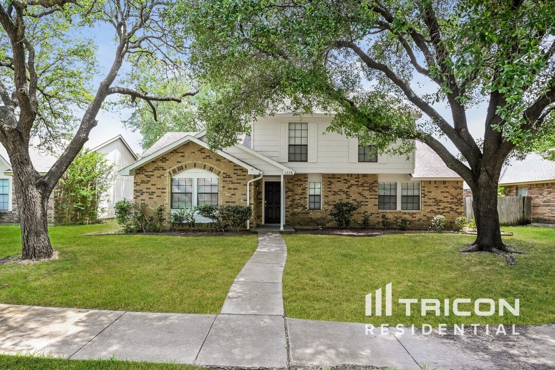 1378 Southridge Dr in Lancaster, TX - Building Photo