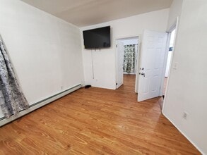 140 W 3rd St in Bayonne, NJ - Building Photo - Building Photo