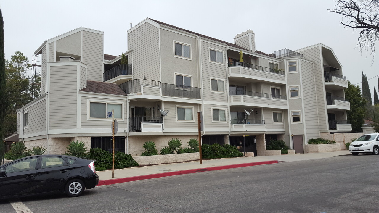 4634 Woodman Ave, Unit 101 in Los Angeles, CA - Foto de edificio