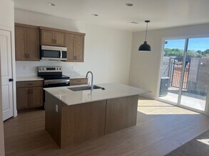 468 E Heritage Pl in Washington, UT - Building Photo - Building Photo