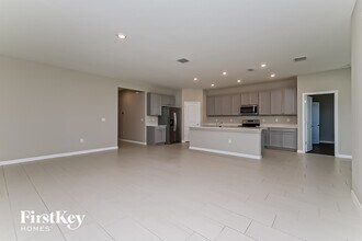 11836 Clare Hill Ave in Riverview, FL - Foto de edificio - Building Photo