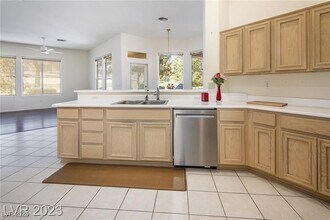 3033 Highland Falls Dr in Las Vegas, NV - Building Photo - Building Photo