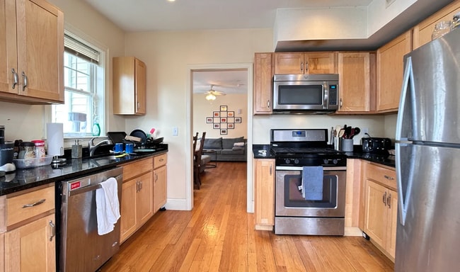 78 Brooks St, Unit 2 in Boston, MA - Building Photo - Building Photo