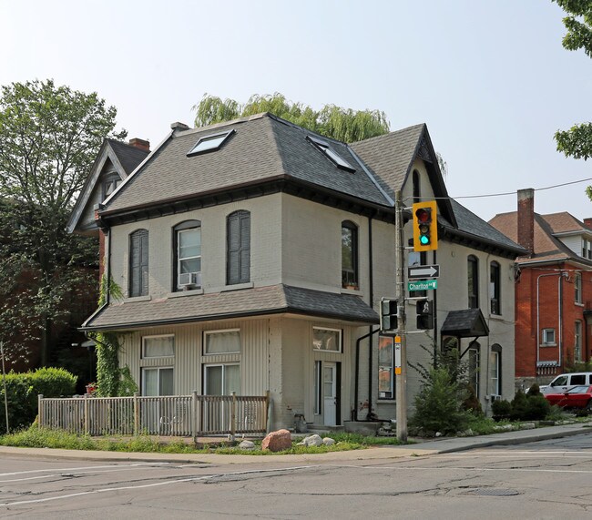 251 Hess St S in Hamilton, ON - Building Photo - Primary Photo