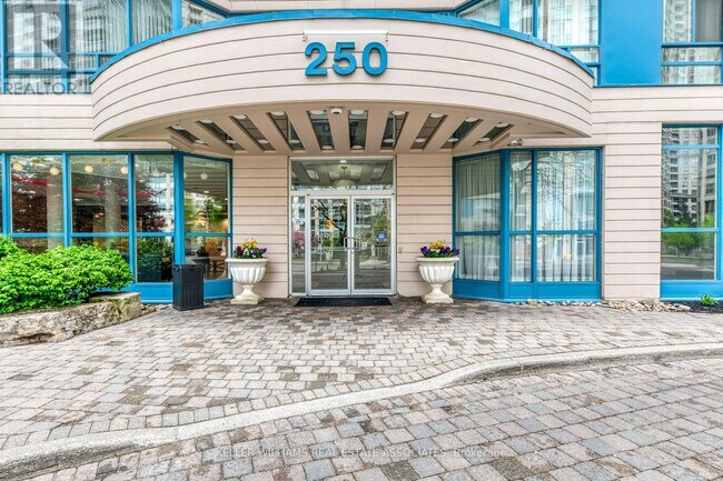 250-250 Webb Dr in Mississauga, ON - Building Photo - Building Photo