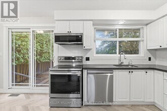 317 Central Park Blvd N in Oshawa, ON - Building Photo - Building Photo