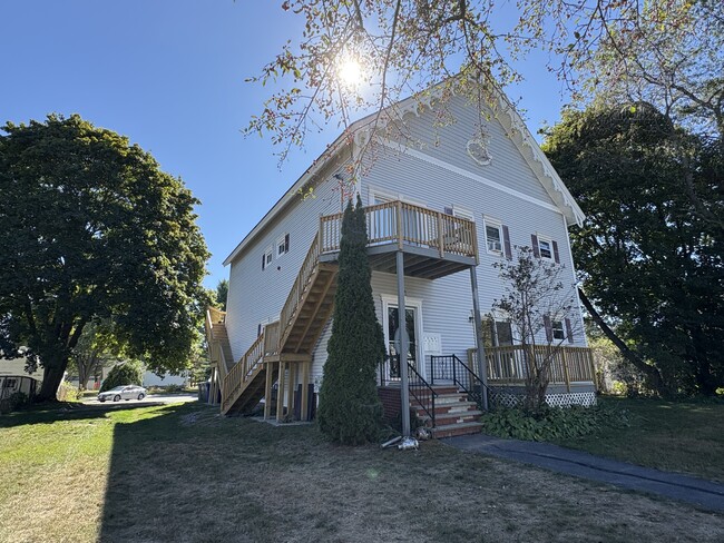 66 E Valentine St, Unit 2 in Westbrook, ME - Building Photo - Building Photo