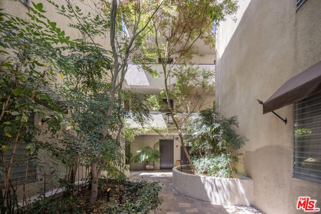 211 S Wilson Ave in Pasadena, CA - Building Photo - Building Photo