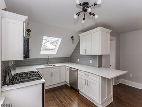 57 Walnut St-Unit -3 in Montclair, NJ - Building Photo - Building Photo