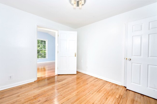 6525 Greentree Rd in Bethesda, MD - Building Photo - Building Photo