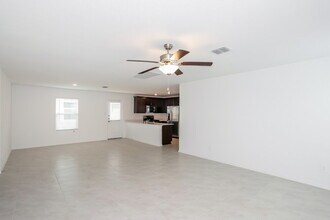 3329 Beckwith Wy in Crandall, TX - Foto de edificio - Building Photo