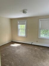54 Johnsontown Rd in Sloatsburg, NY - Foto de edificio - Building Photo