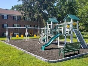 Lavana Falls Apartments in Levittown, PA - Building Photo - Building Photo