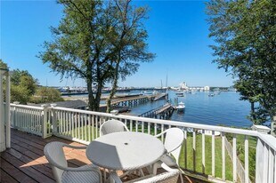 58 Washington St in Newport, RI - Building Photo