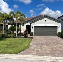 16099 Mistflower Dr in Alva, FL - Building Photo