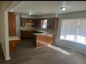 715 S Pleasant View Dr in Mustang, OK - Building Photo - Building Photo