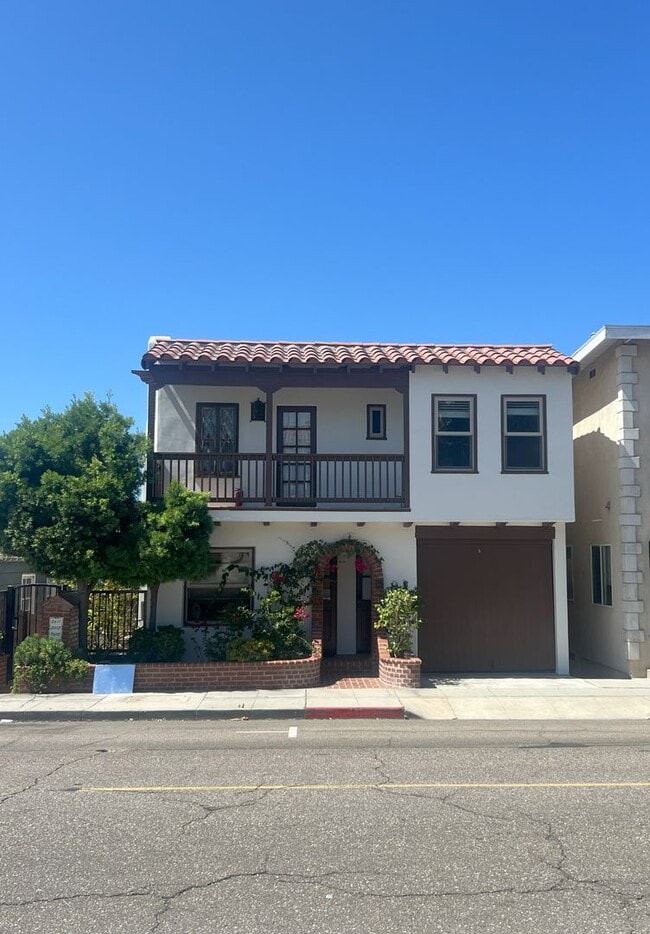 property at 2621 Manhattan Ave