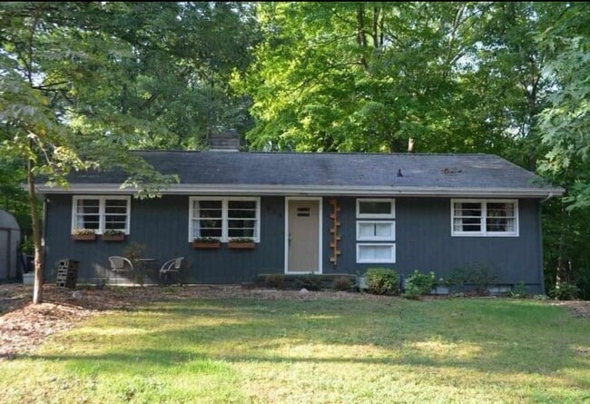 325 Hollowood Dr in West Lafayette, IN - Building Photo - Building Photo