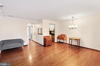328 Queen St in Philadelphia, PA - Building Photo - Building Photo