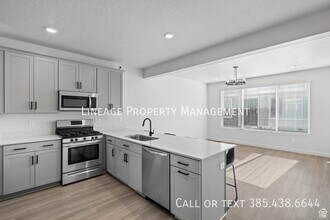 15524 Trumpet Ln in Bluffdale, UT - Foto de edificio - Building Photo