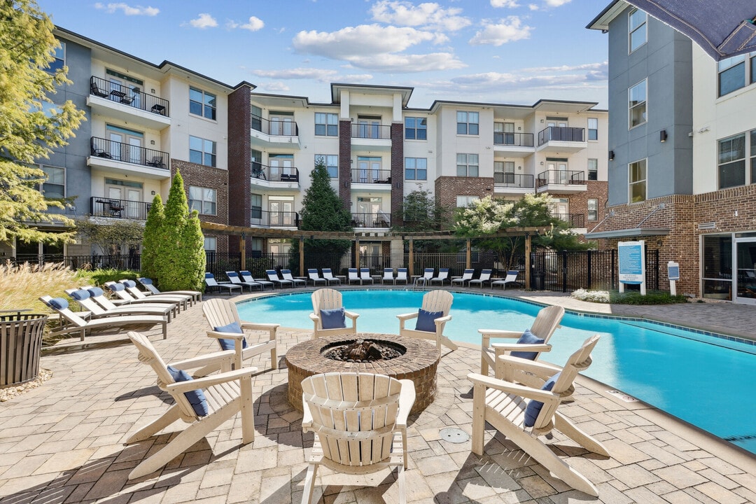 One Metrocenter in Nashville, TN - Foto de edificio