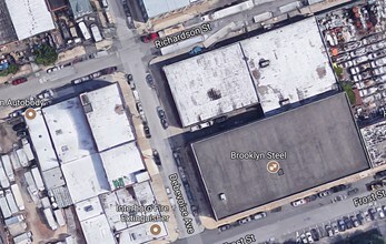 300 Richardson St in Brooklyn, NY - Foto de edificio - Building Photo