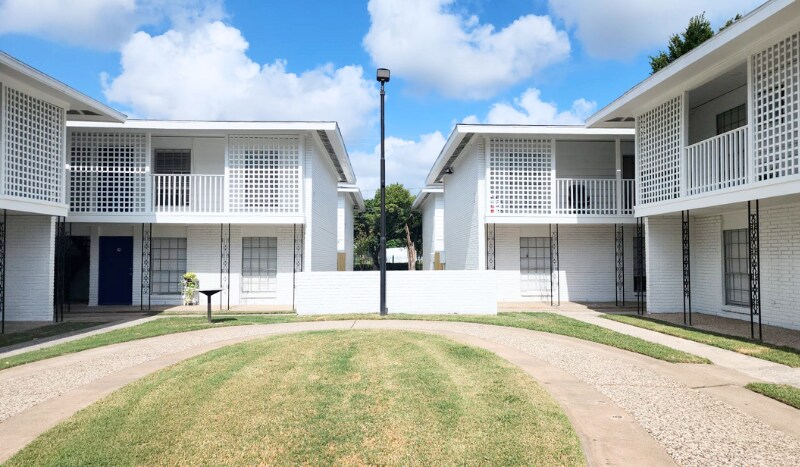 4742 Yale Apartments in Houston, TX - Foto de edificio