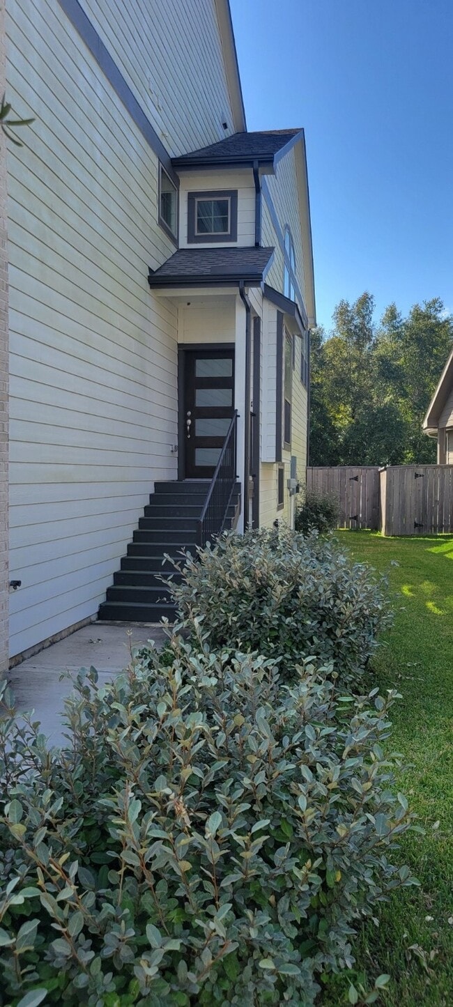 307 N Spotted Fern Dr in Montgomery, TX - Building Photo - Building Photo