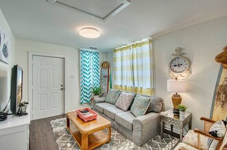 2017 Comstock Ave in North Charleston, SC - Building Photo - Building Photo