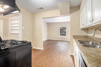 5235 Kingsbury St in Houston, TX - Building Photo - Building Photo