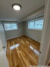 23 Roughan St, Unit 1 in Revere, MA - Foto de edificio - Building Photo