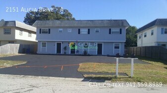 2151 Alicia Dr in Clearwater, FL - Building Photo
