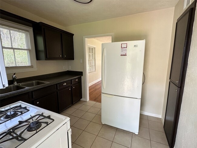 property at 1016 S Booth Ln