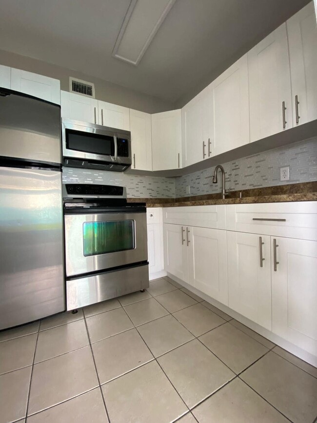 340 NE 11th Ave in Boynton Beach, FL - Building Photo - Building Photo
