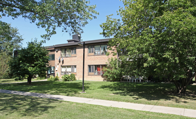 18 Flemington Rd in Toronto, ON - Building Photo - Primary Photo