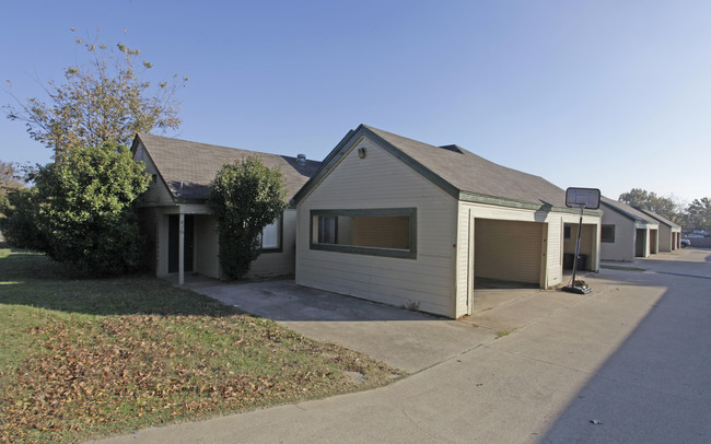 North Bend Townhomes in Arlington, TX - Foto de edificio - Building Photo