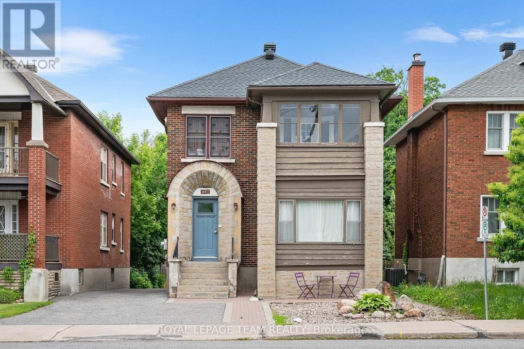 447-447 Holland Ave in Ottawa, ON - Building Photo