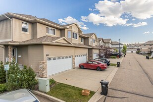 Creekside Village in Summerwood in Sherwood Park, AB - Building Photo